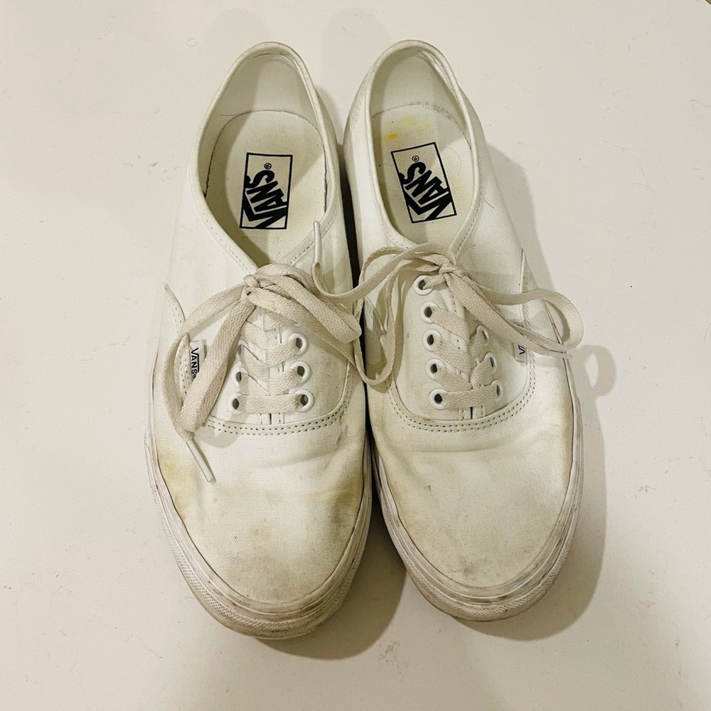 USED Men’s Vans Authentics Size 9.5